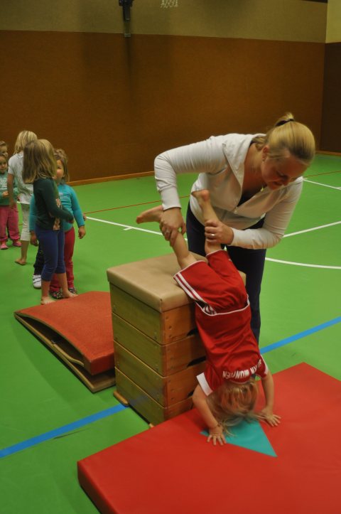 Mutter-Kind-(Kinder-)Turnen November 2013 – Foto 5